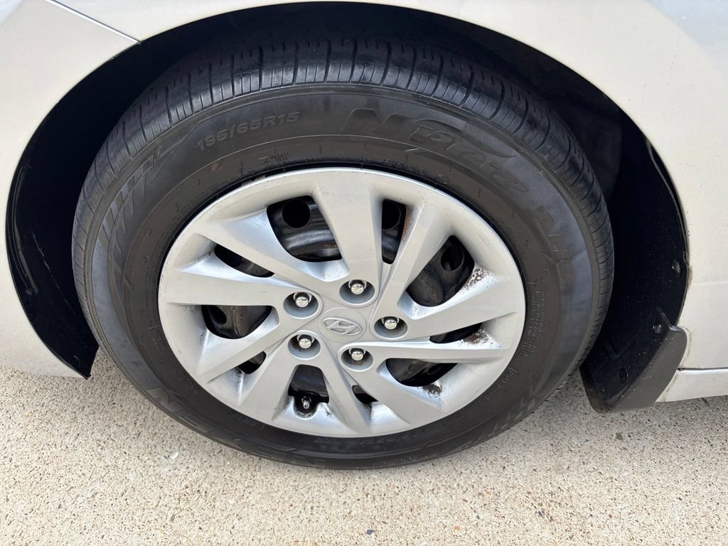Used 2020 Hyundai Elantra SE FWD image 18