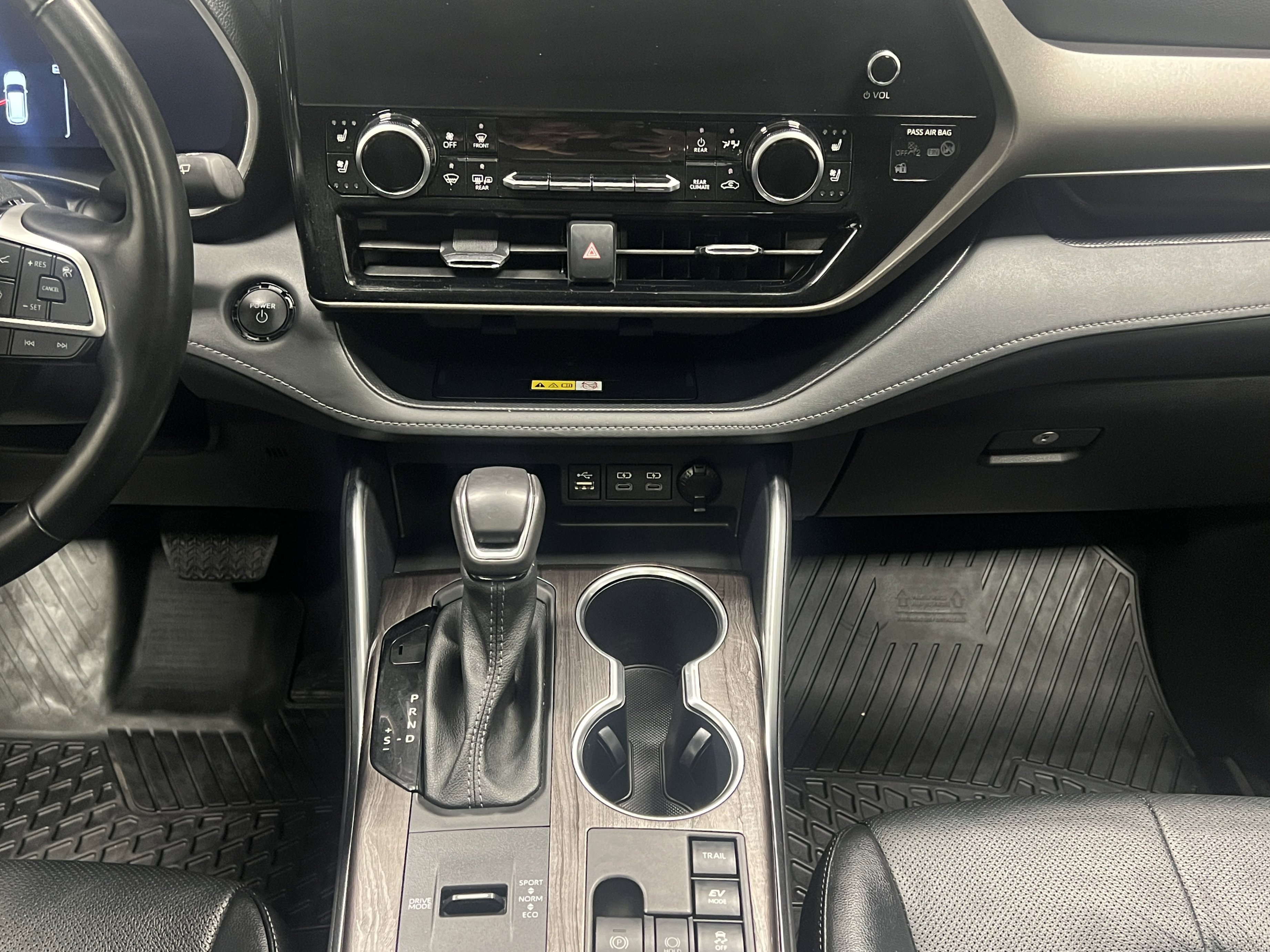 Used 2023 Toyota Highlander Limited image 24