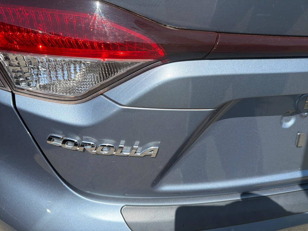 Used 2021 Toyota Corolla LE w/ Carpet Mat Package (TMS) FWD image 9