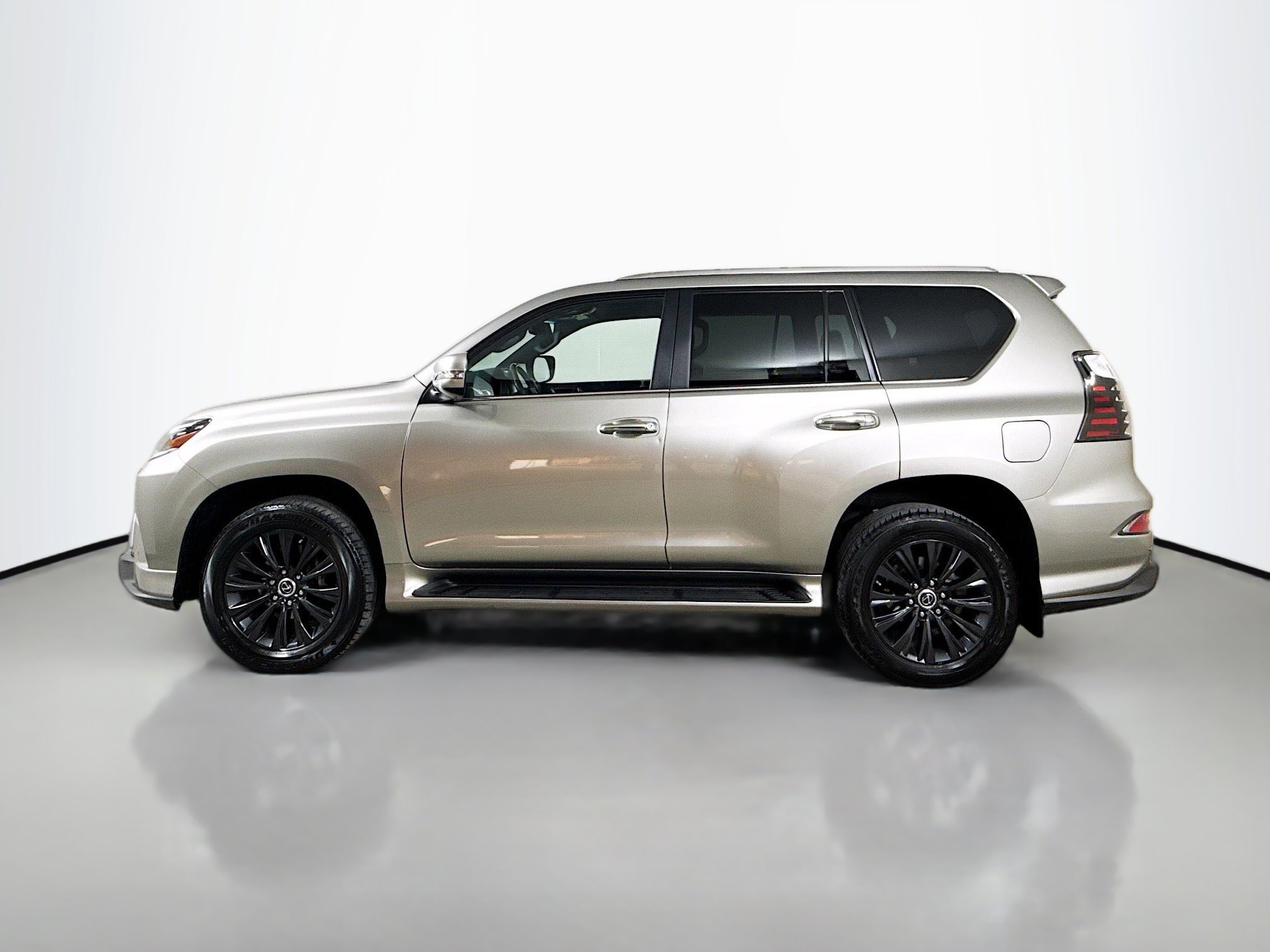 Used 2023 Lexus GX 460 Premium w/ Accessory Package AWD/4WD image 8