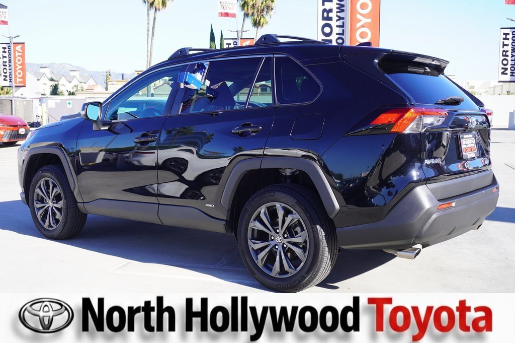 Certified 2022 Toyota RAV4 XLE Premium image 5