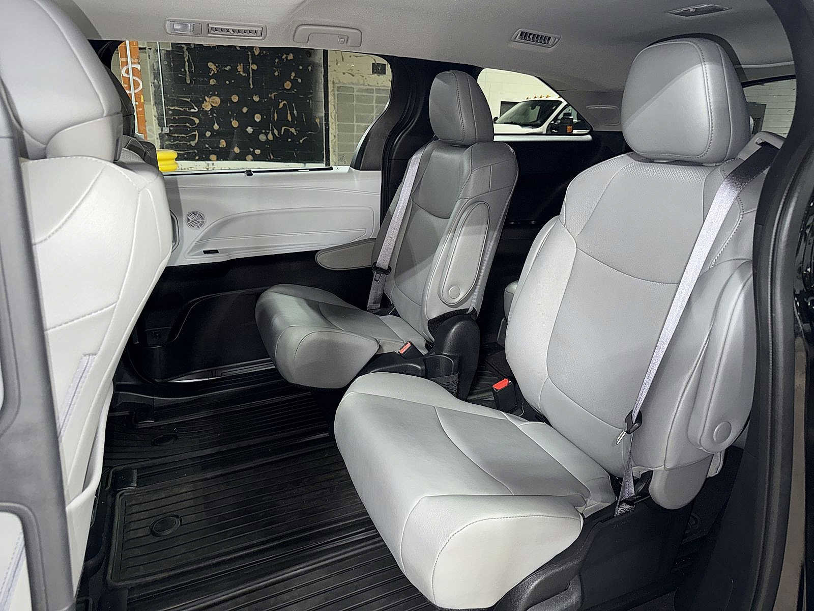 Used 2025 Toyota Sienna XLE w/ XLE Plus Package AWD/4WD image 17