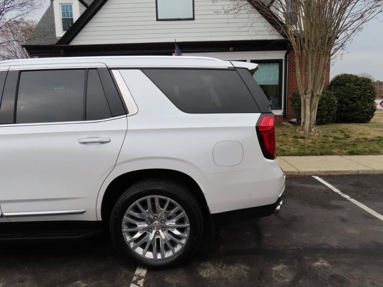 Used 2024 GMC Yukon Denali w/ Advanced Technology Package image 4