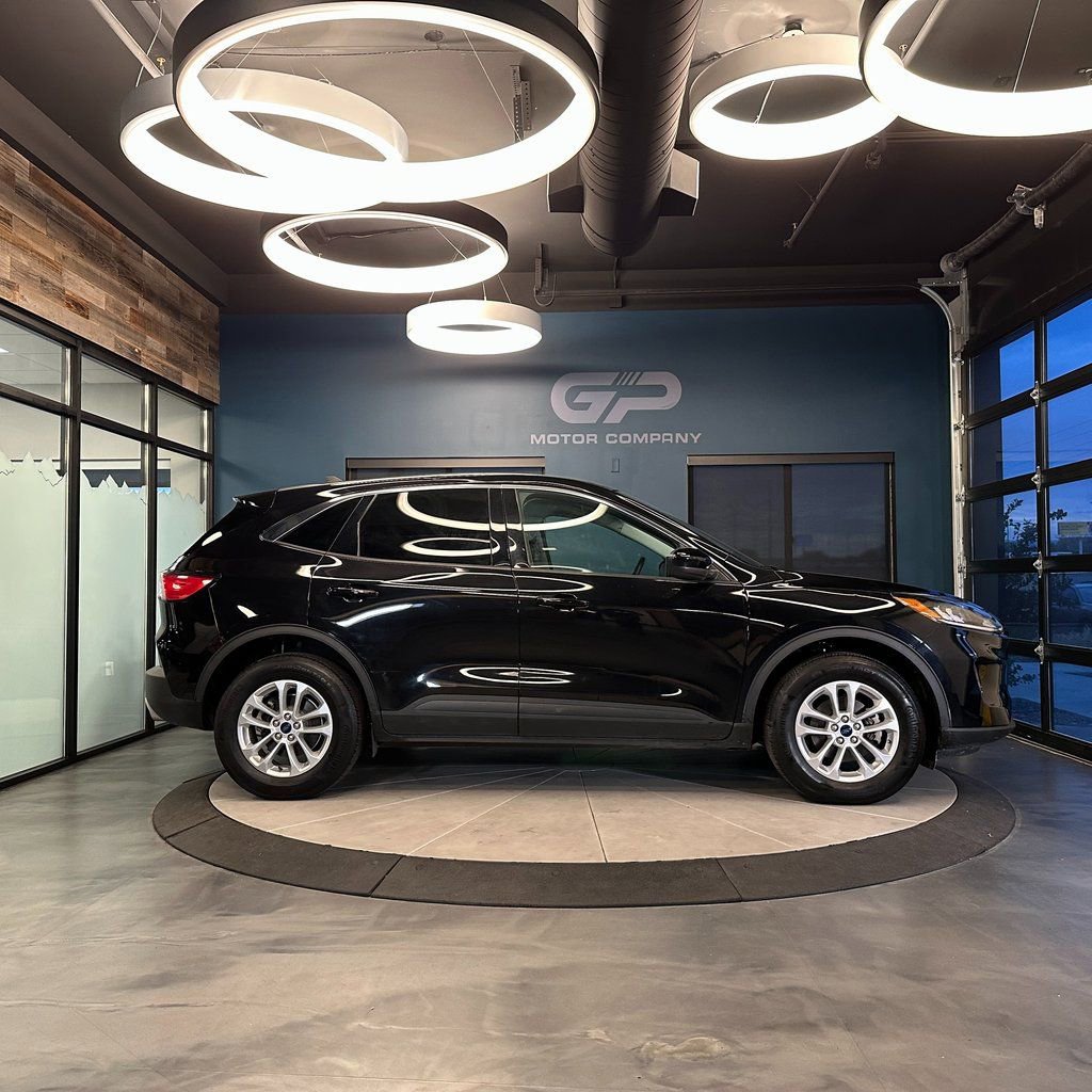 Used 2021 Ford Escape SE w/ Convenience Package image 2