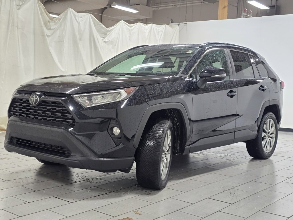 Used 2021 Toyota RAV4 XLE Premium image 11