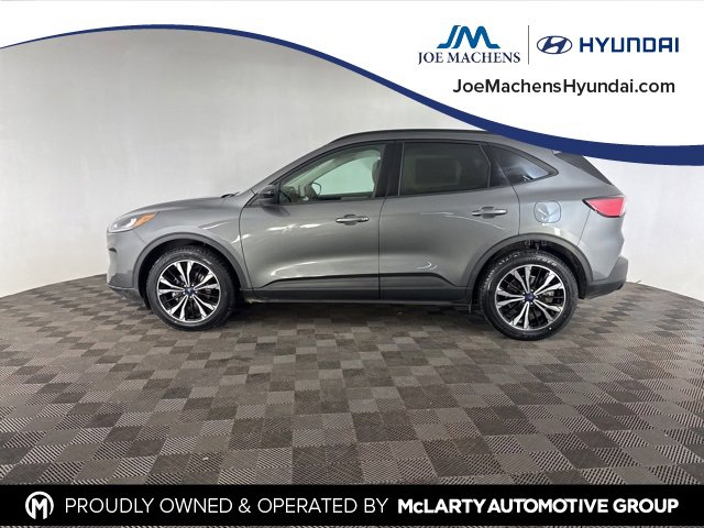 Used 2022 Ford Escape SE w/ SE Sport Appearance Package image 4