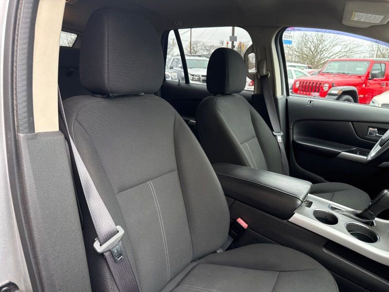 Used 2013 Ford Edge SE image 18