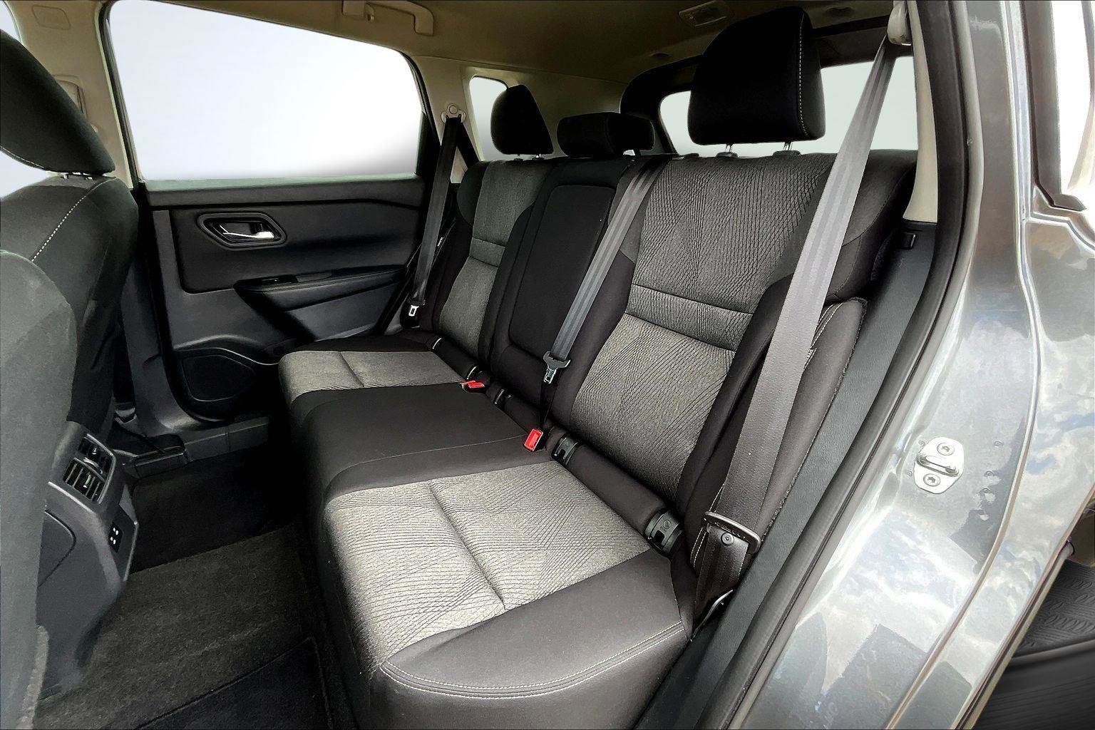 Used 2024 Nissan Rogue SV AWD/4WD image 27