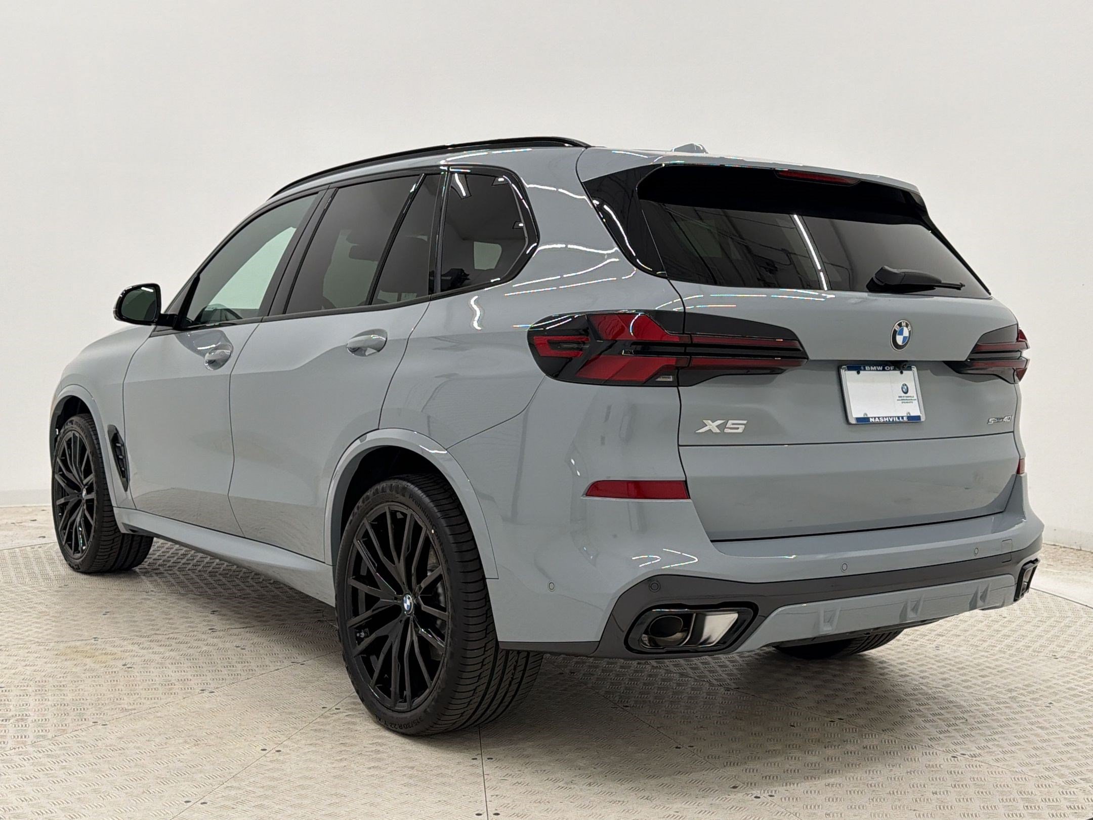 New 2026 BMW X5 sDrive40i w/ M Sport Package RWD image 3