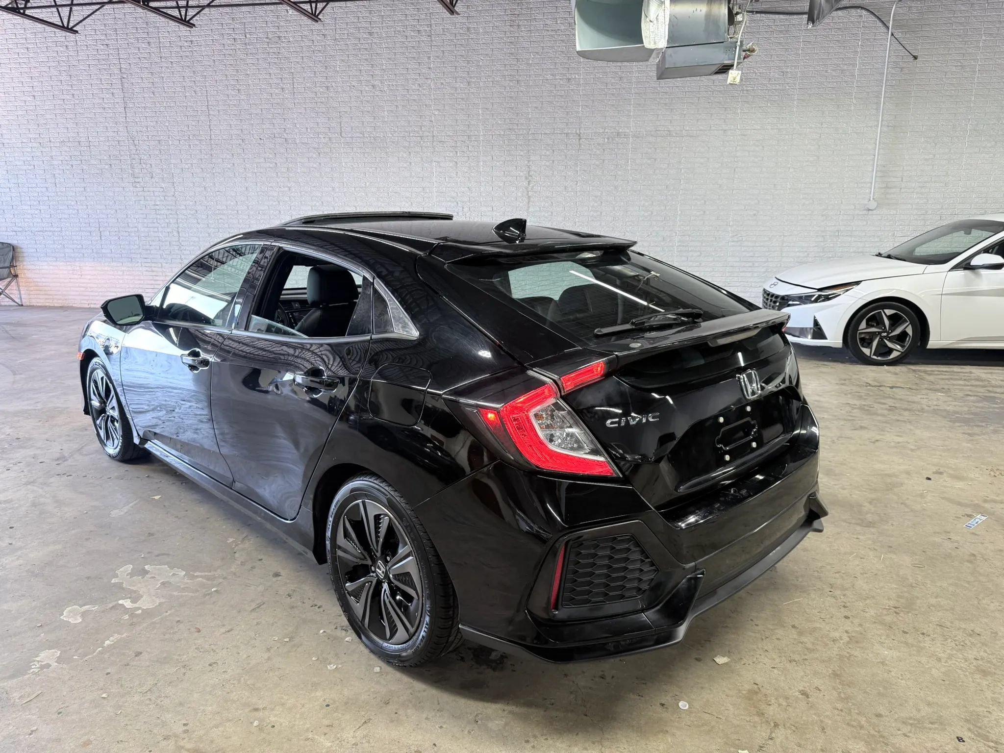 Used 2018 Honda Civic EX-L image 3
