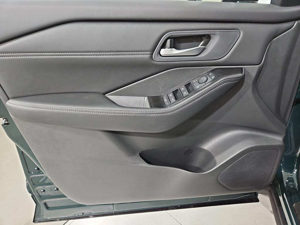 New 2026 Nissan Rogue Dark Armor AWD/4WD image 11