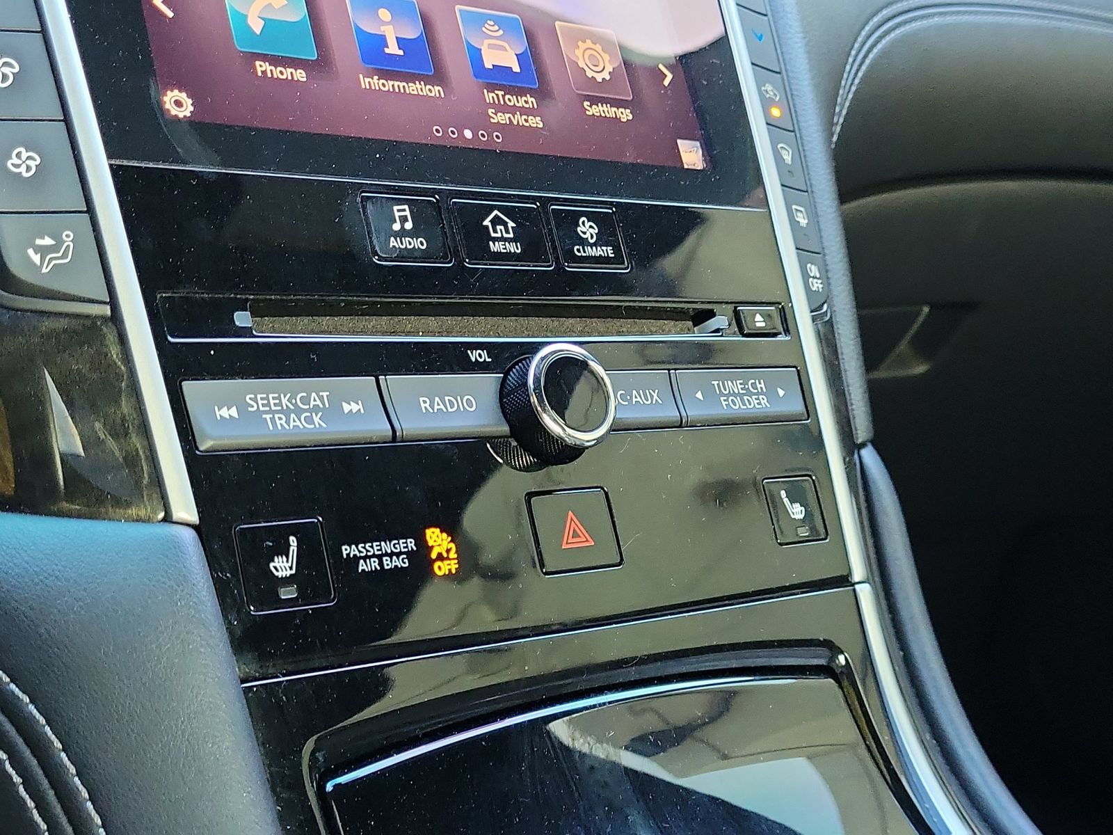 Used 2017 INFINITI Q60 3.0t w/ Premium Plus Package 3.0T AWD/4WD image 24