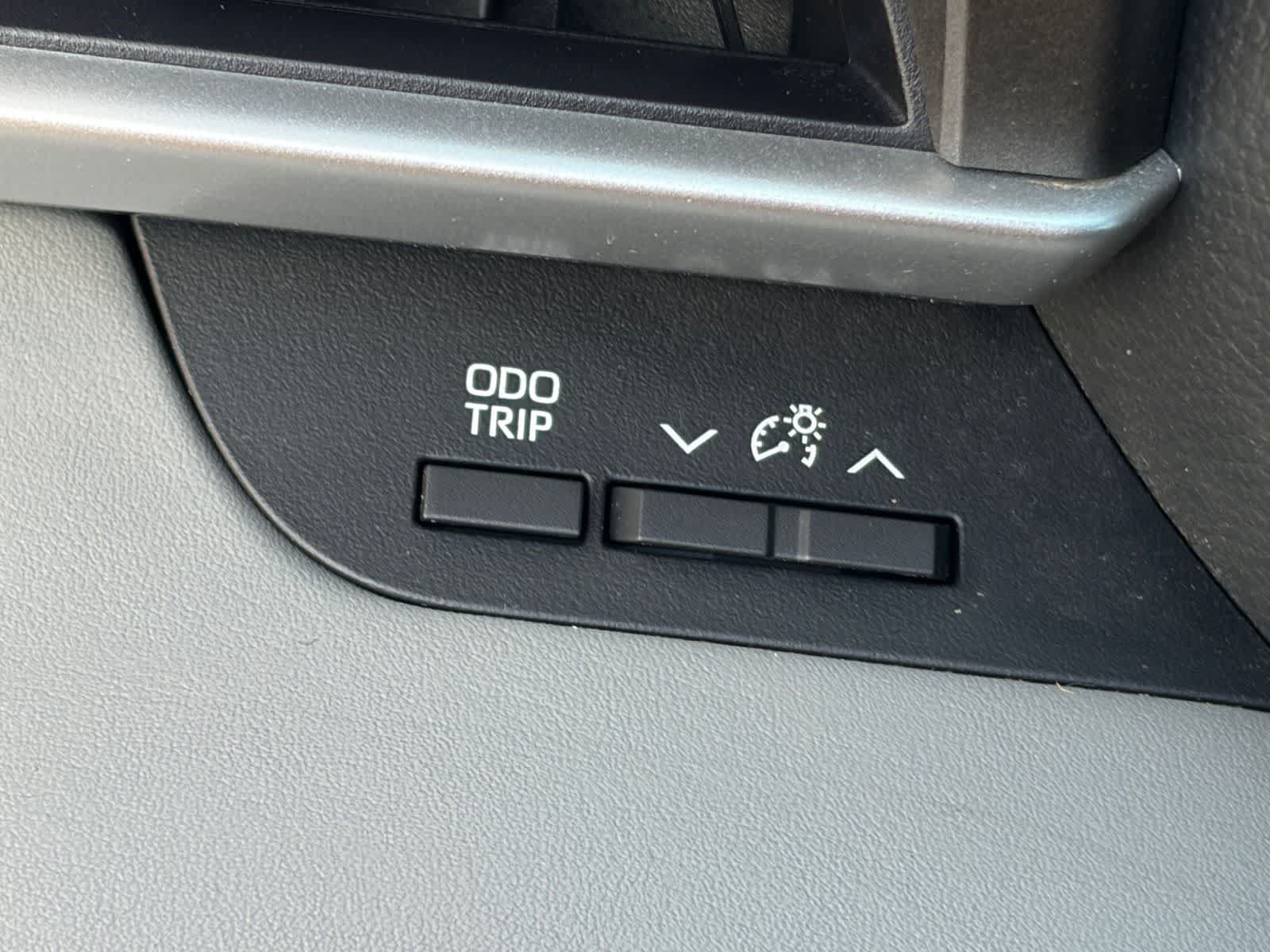 Used 2021 Toyota Highlander LE FWD image 25
