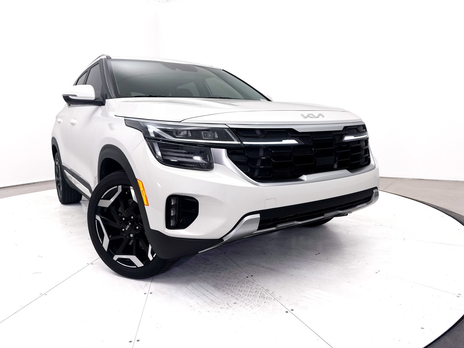 Certified 2024 Kia Seltos SX w/ SX Sunroof Package AWD/4WD image 8