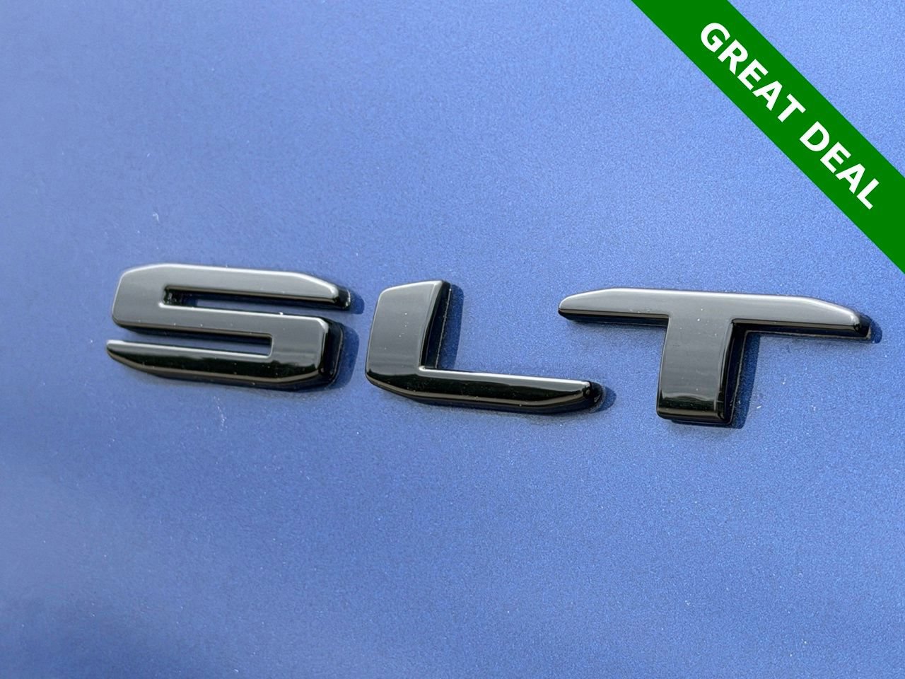 Used 2023 GMC Acadia SLT w/ Elevation Edition FWD image 11