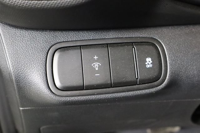 Used 2025 Hyundai Venue SE FWD image 23