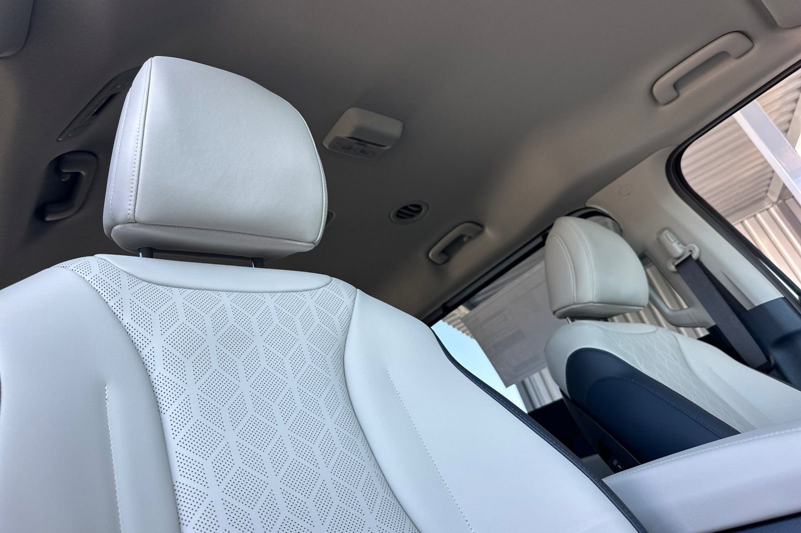 New 2026 Kia Carnival EX FWD image 18