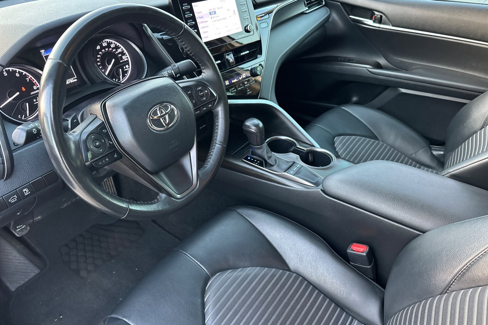 Used 2024 Toyota Camry SE image 10