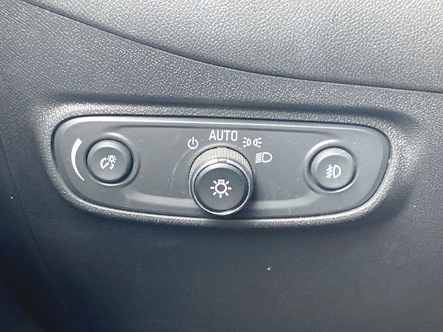 Used 2021 Chevrolet Equinox LT image 17