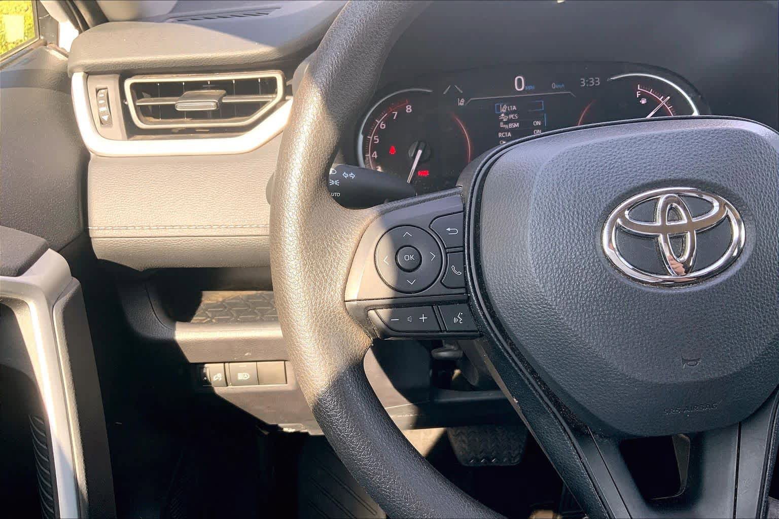 Used 2025 Toyota RAV4 XLE FWD image 23