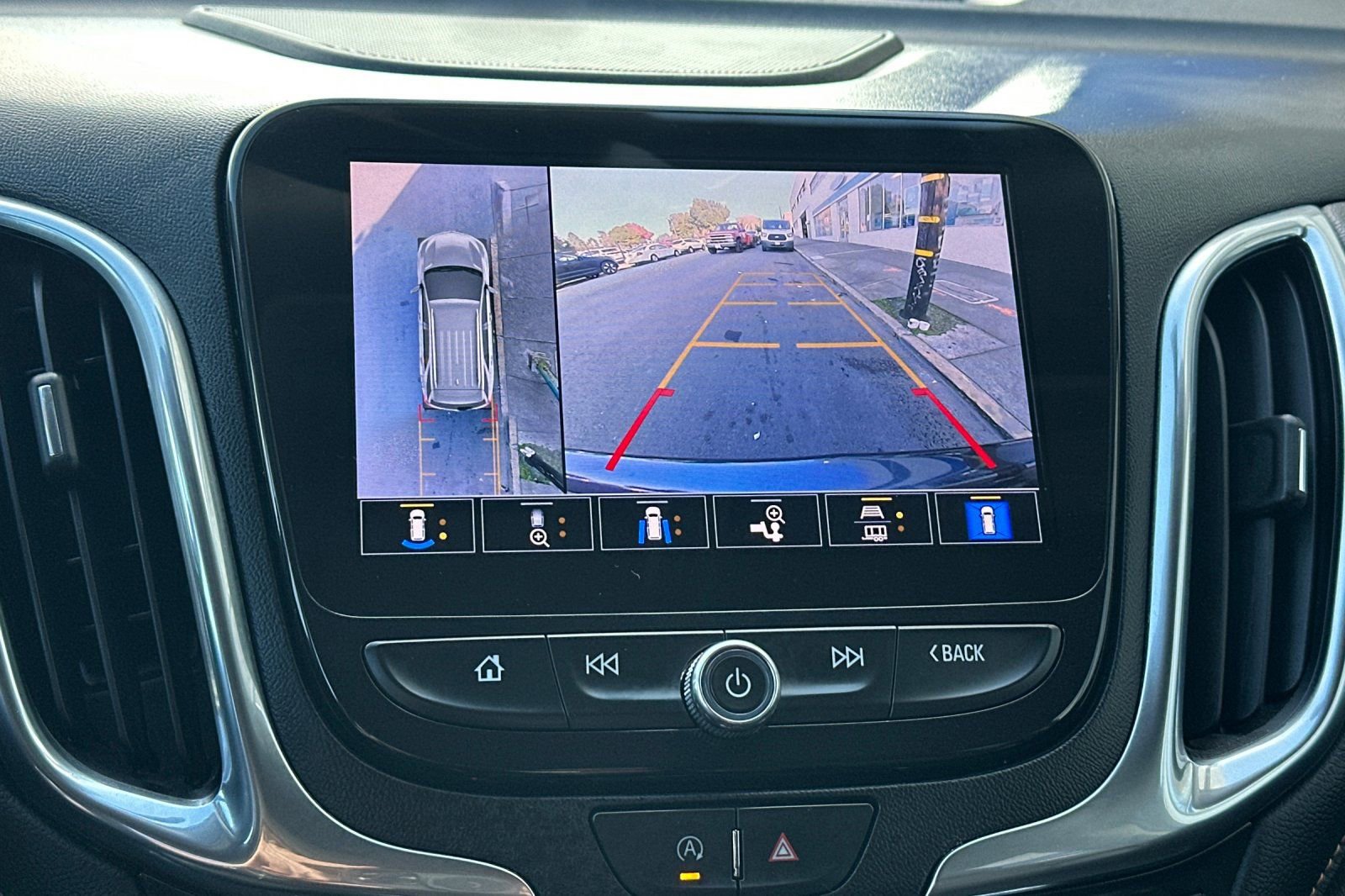 Used 2022 Chevrolet Equinox Premier image 25