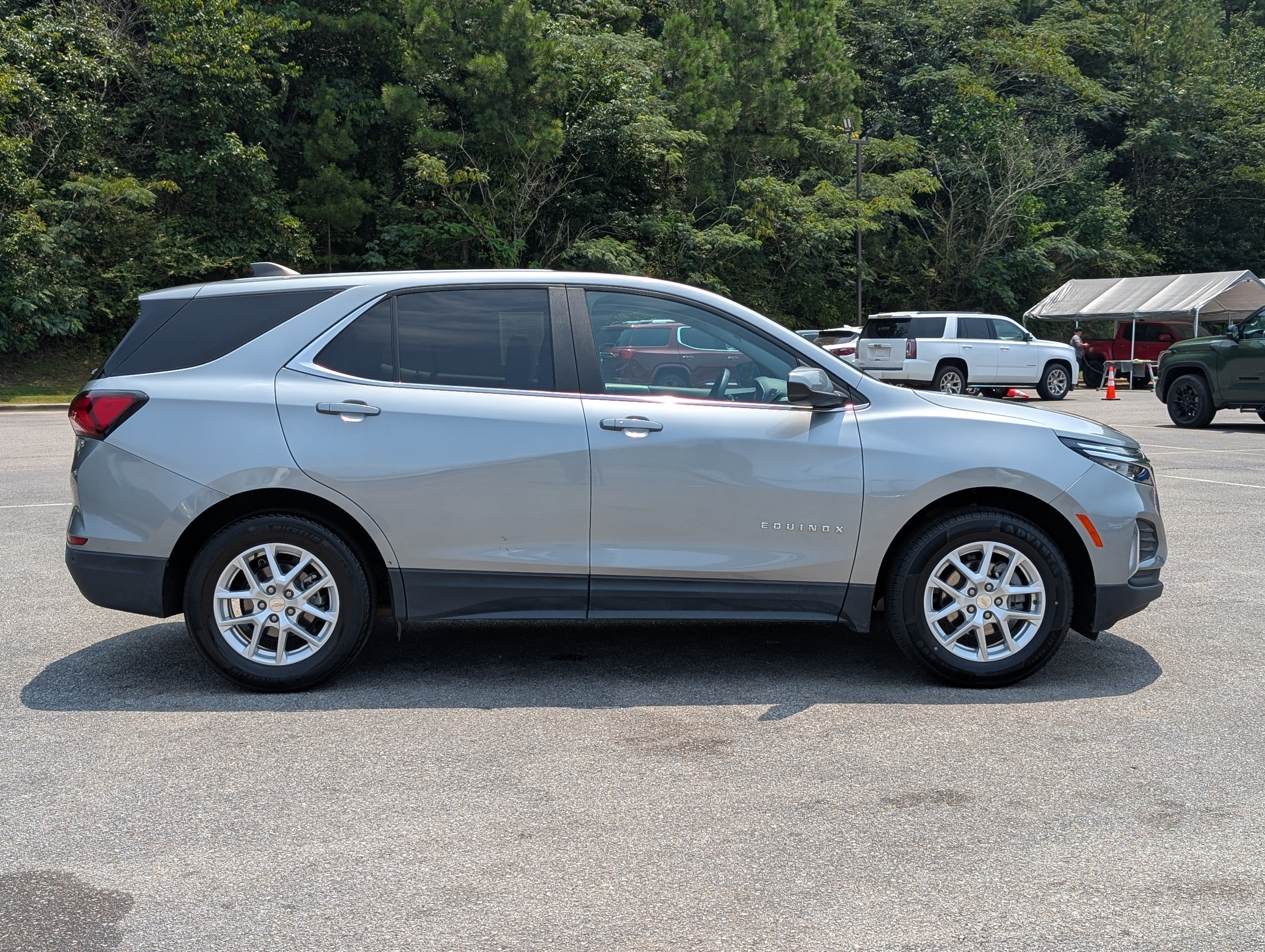 Used 2023 Chevrolet Equinox LT w/ Driver Convenience Package FWD image 10