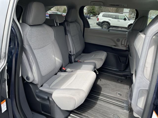 Used 2024 Toyota Sienna LE AWD/4WD image 21