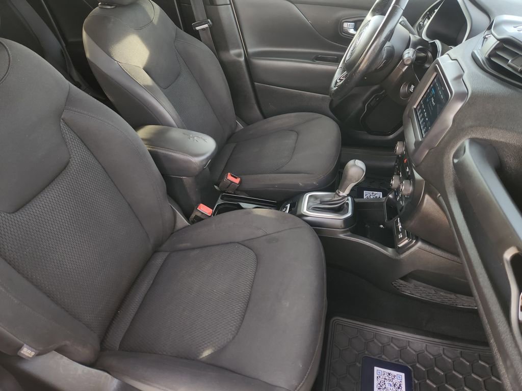 Used 2018 Jeep Renegade Altitude FWD image 15