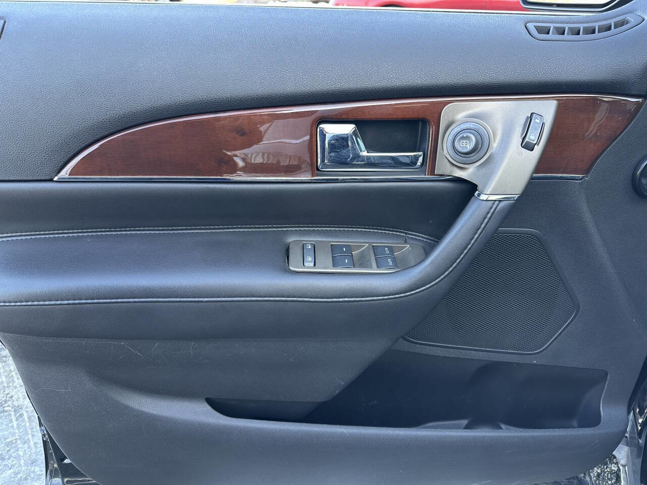 Used 2015 Lincoln MKX FWD w/ Equipment Group 102A image 25