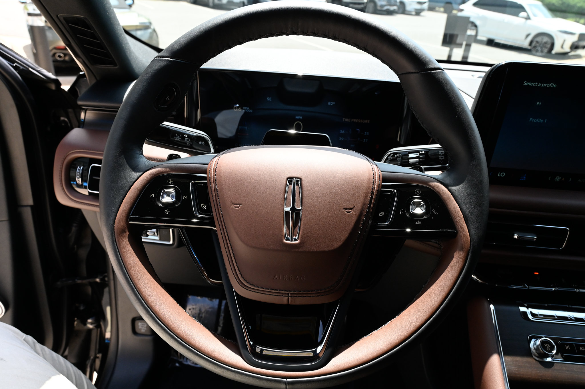 Used 2026 Lincoln Aviator Reserve AWD/4WD image 23