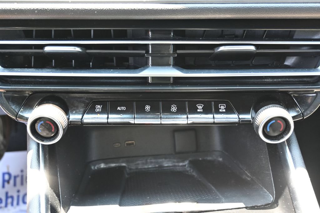 Used 2024 Chevrolet Traverse LT FWD image 27