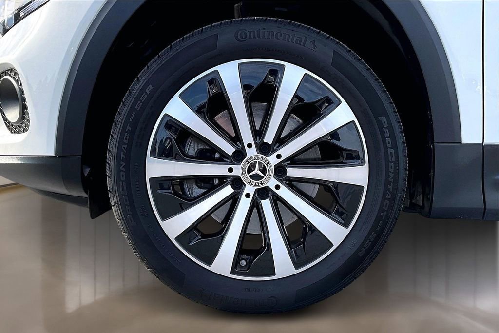 Used 2023 Mercedes-Benz GLB 250 w/ Premium Package image 32