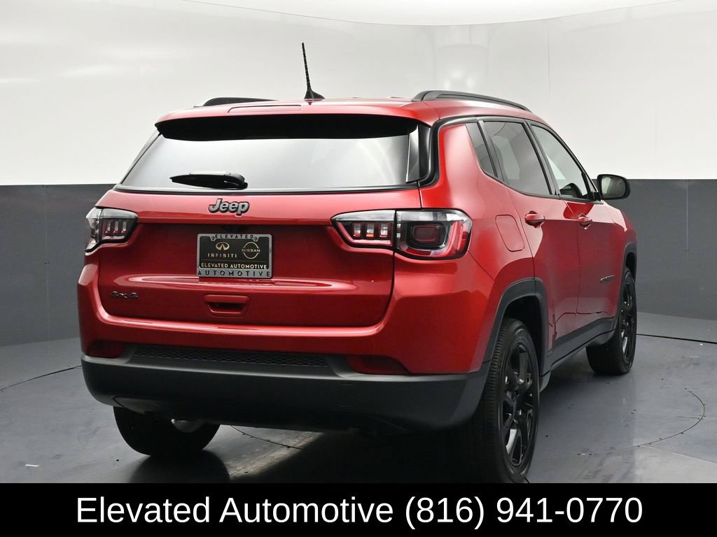 Used 2025 Jeep Compass Latitude w/ Altitude Special Edition AWD/4WD image 4