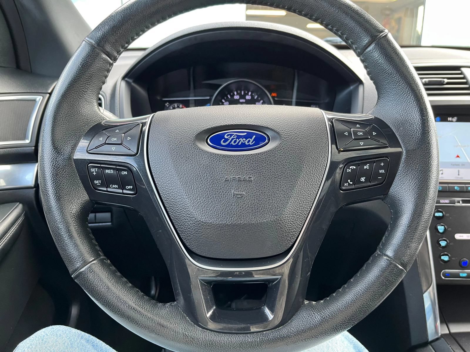 Used 2017 Ford Explorer Limited w/ Equipment Group 301A AWD/4WD image 13