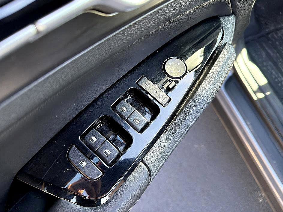 Used 2023 Kia Sportage EX image 10