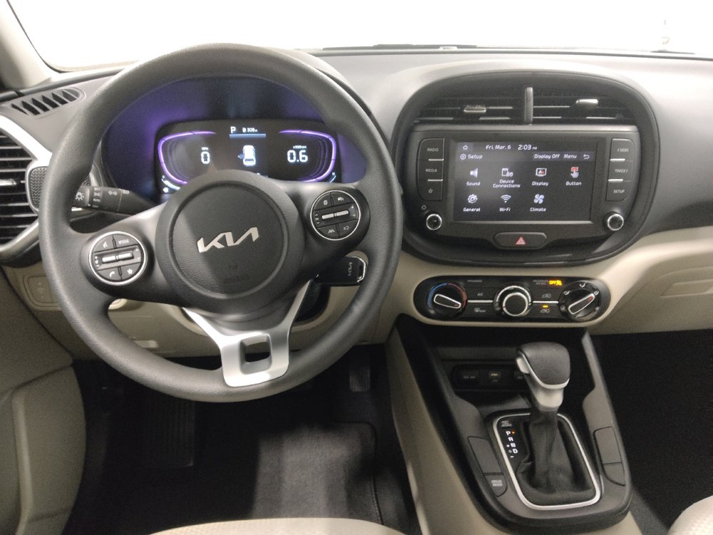 Used 2025 Kia Soul LX image 22
