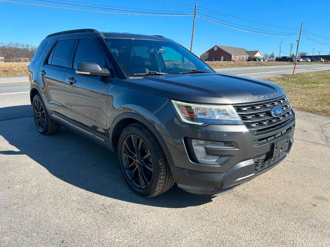 Used 2017 Ford Explorer XLT w/ Equipment Group 202A FWD image 5