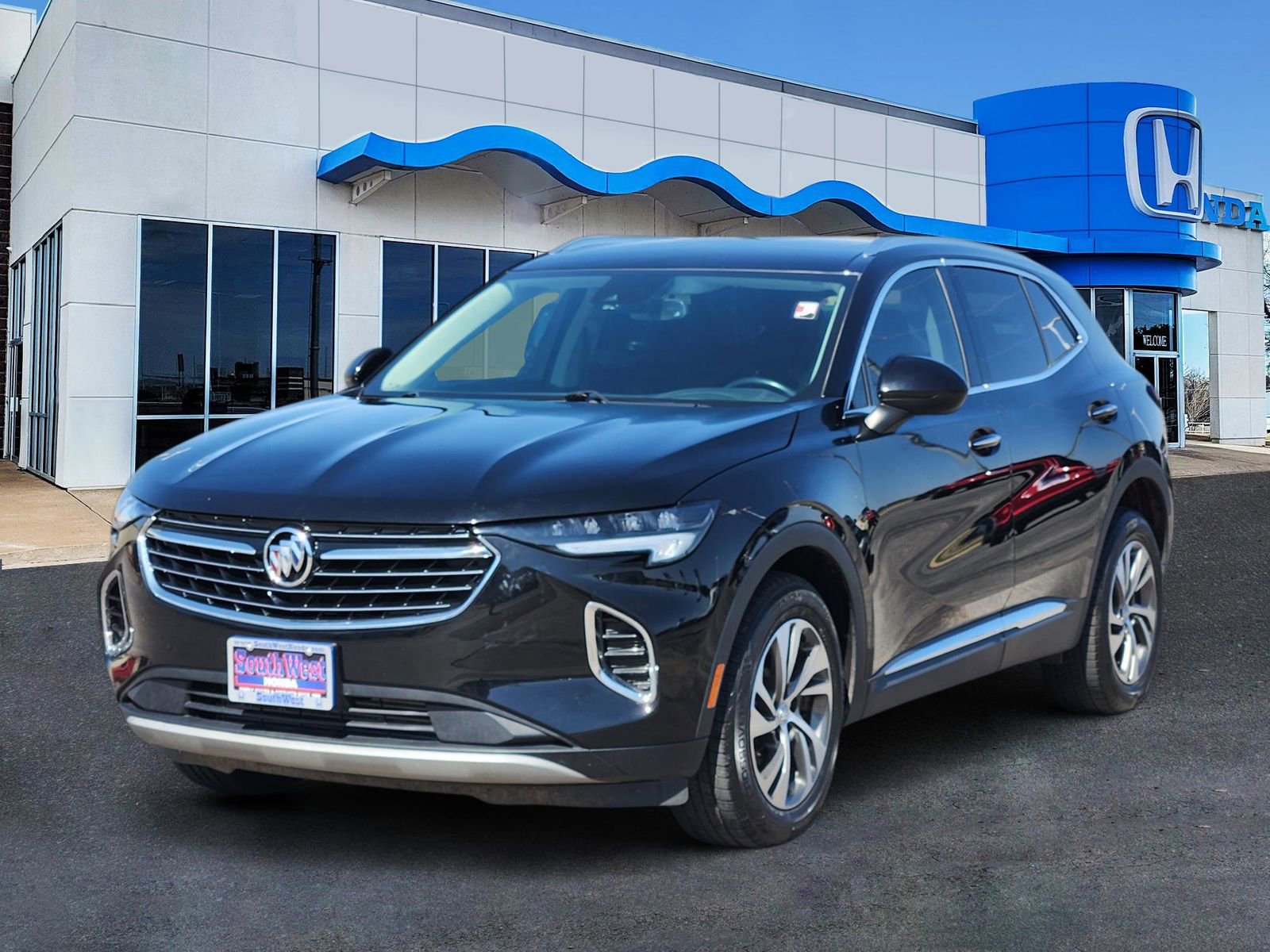 Used 2023 Buick Envision Essence image 2