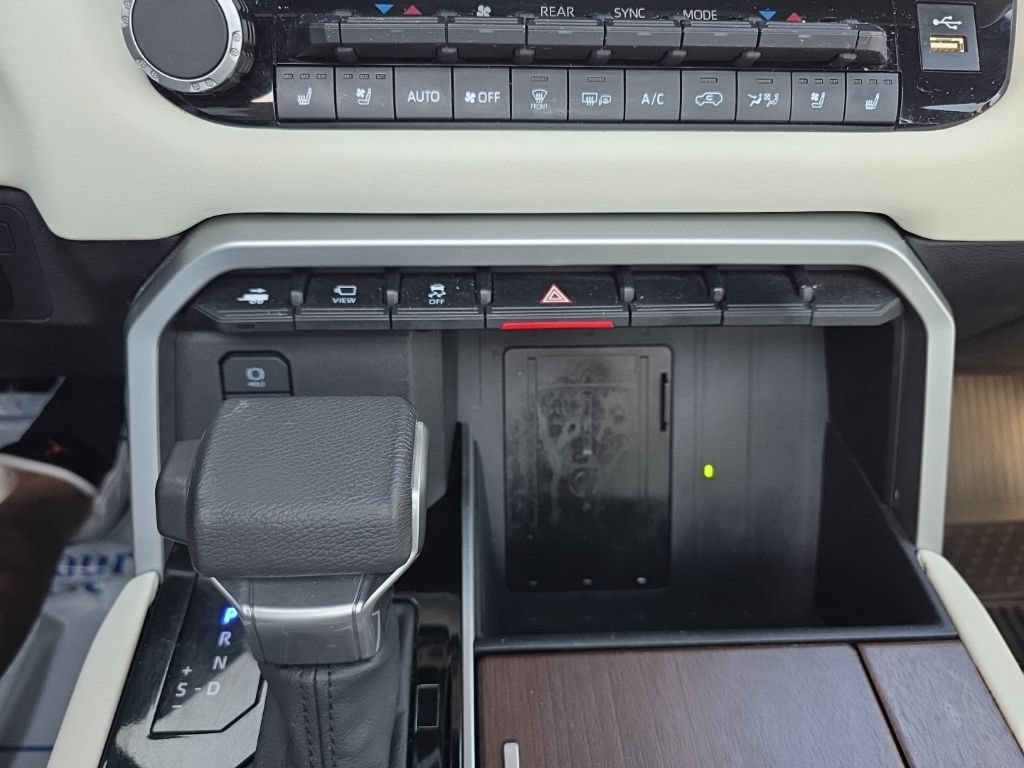 Used 2023 Toyota Sequoia Capstone AWD/4WD image 25