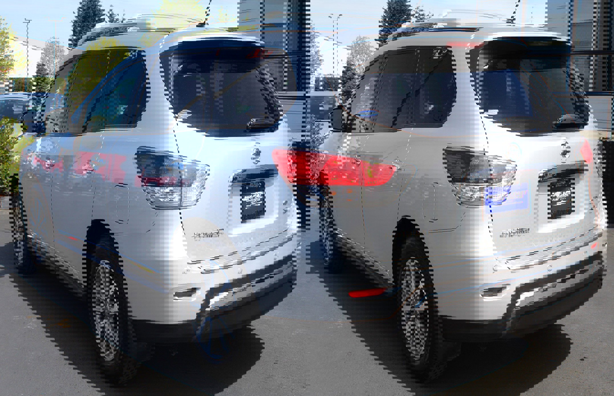 Used 2013 Nissan Pathfinder SL w/ Cargo Pkg image 4