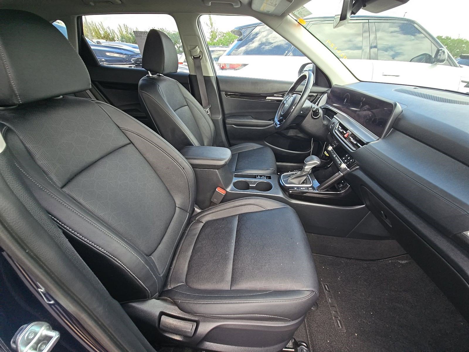 Used 2024 Kia Seltos SX w/ SX Sunroof Package image 10