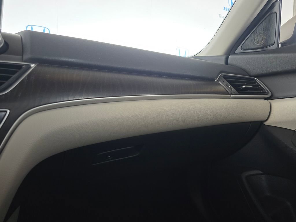 Used 2020 Honda Accord EX image 37