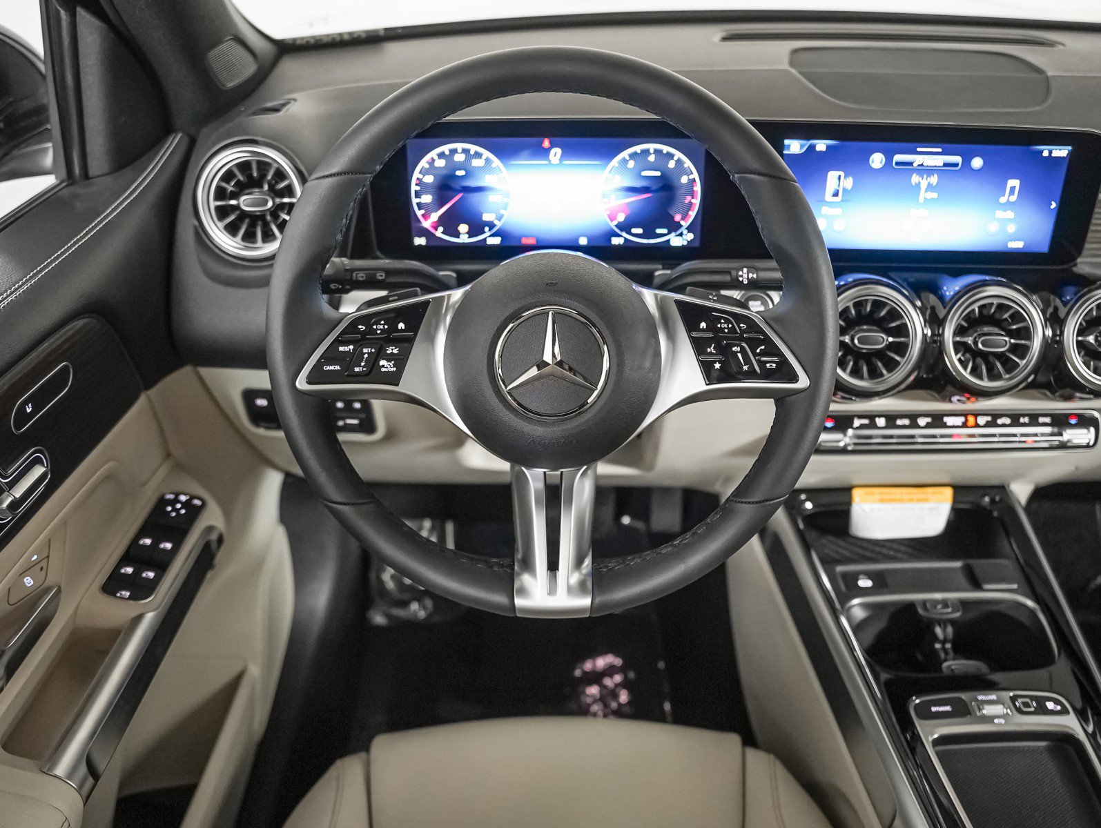 New 2025 Mercedes-Benz GLB 250 image 14