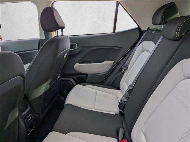Used 2024 Hyundai Venue SEL image 18