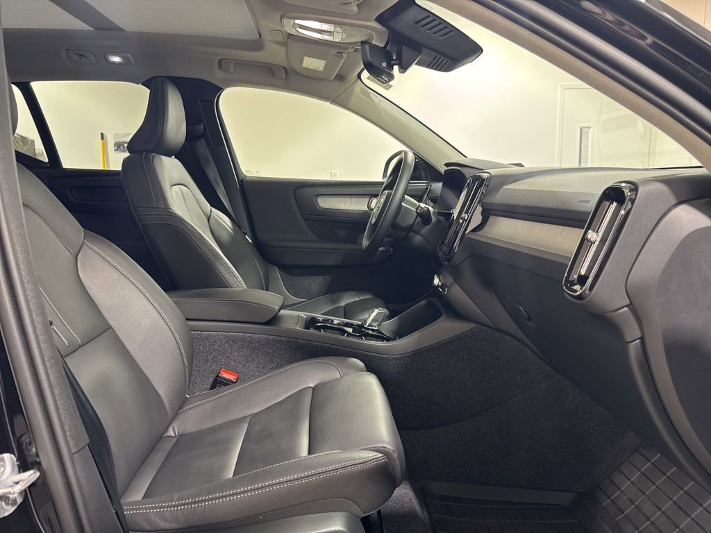 Used 2026 Volvo XC40 B5 Plus w/ Protection Package Premier image 28