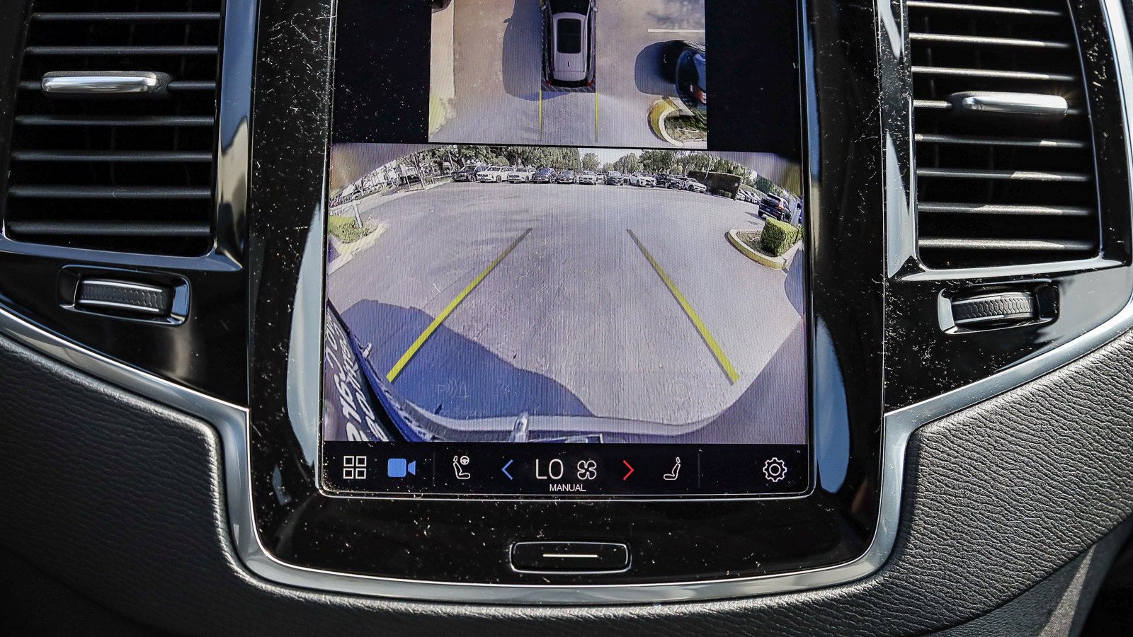 Used 2025 Volvo XC90 B6 Ultra image 26