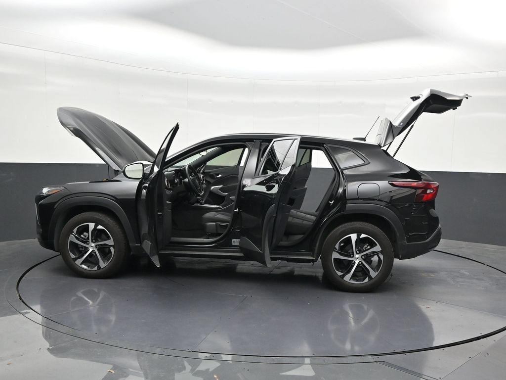 Used 2025 Chevrolet Trax RS w/ Driver Confidence Package FWD image 33