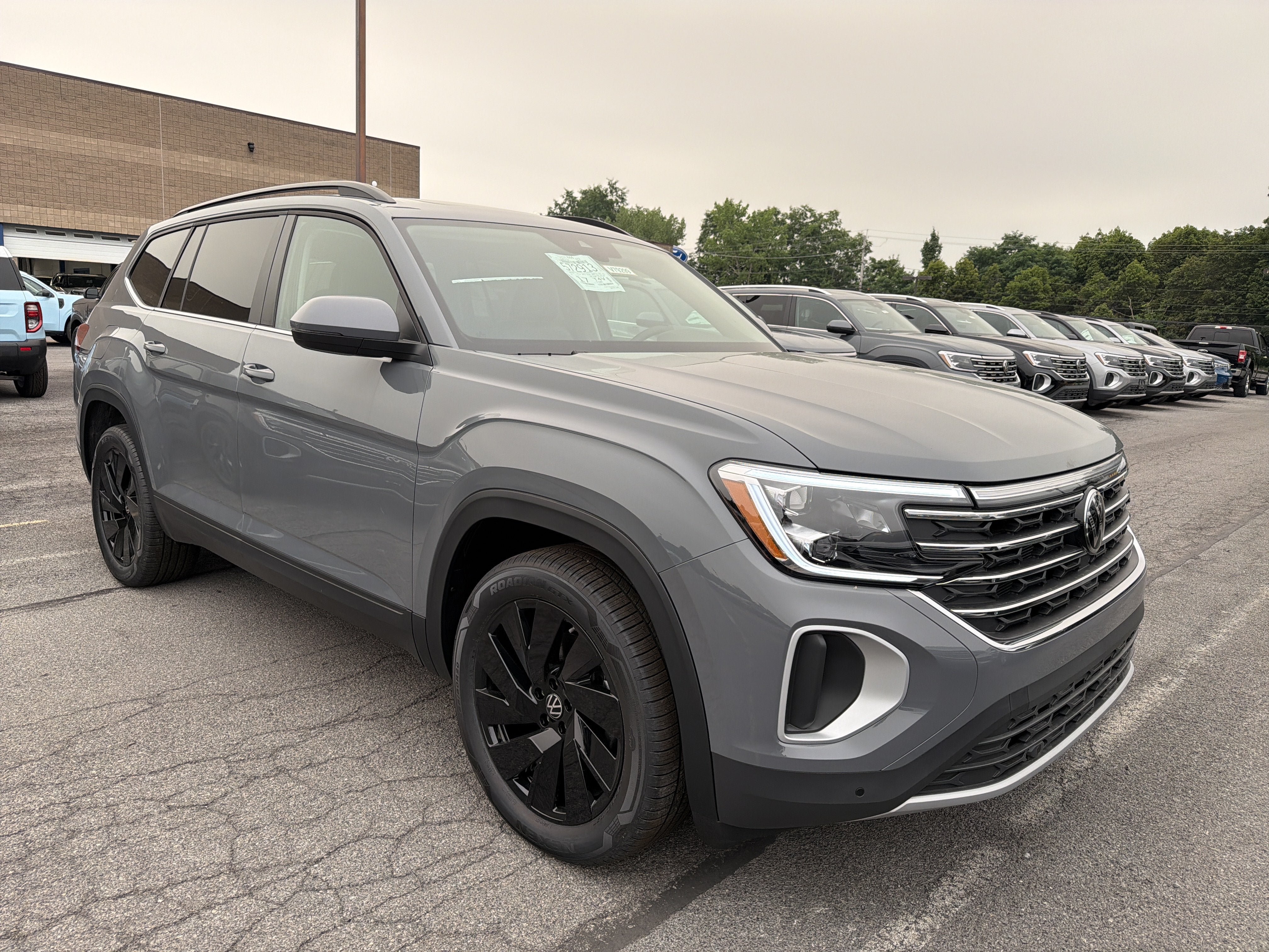 New 2026 Volkswagen Atlas SE AWD/4WD image 2