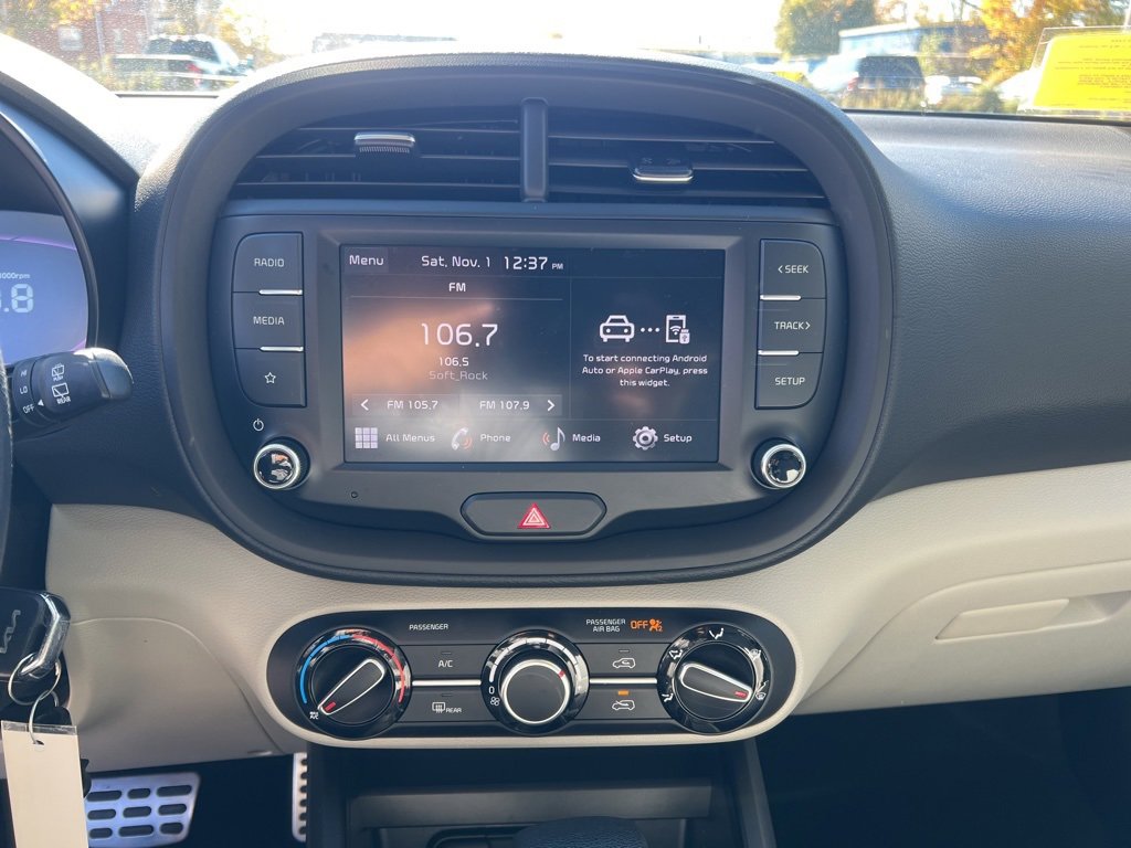 Used 2023 Kia Soul LX w/ LX Technology Package image 17