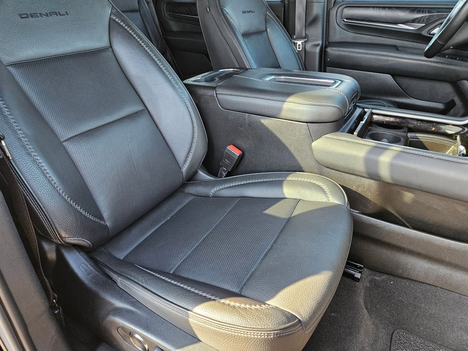 Used 2021 GMC Yukon Denali RWD image 29